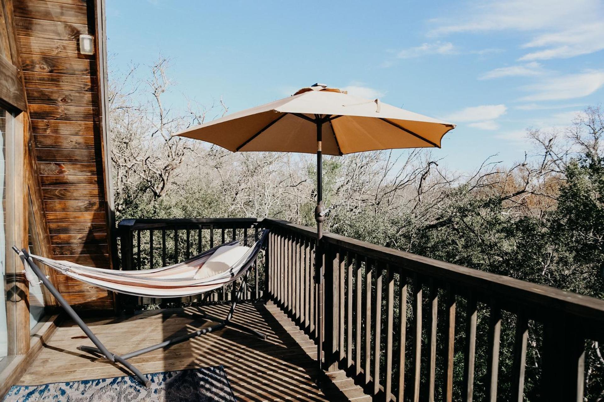 The Maverick: A-Frame W/ Hammock And Tree Top View 新布朗费尔斯 外观 照片
