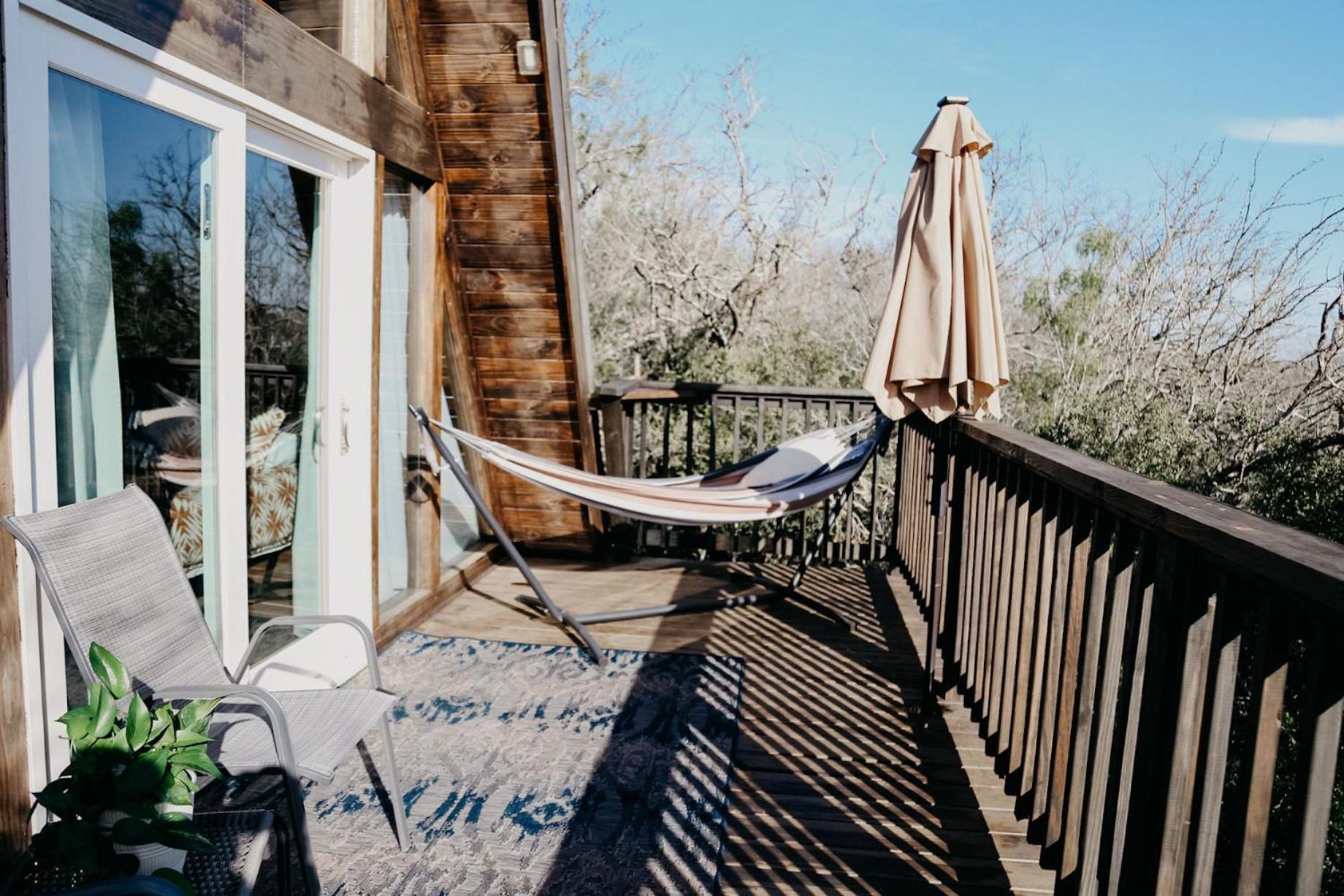 The Maverick: A-Frame W/ Hammock And Tree Top View 新布朗费尔斯 外观 照片